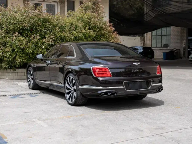 Bentley Flying Spur — Фото автомобиля 6