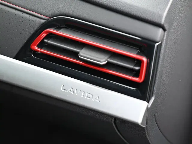Volkswagen Lavida — Фото автомобиля 11