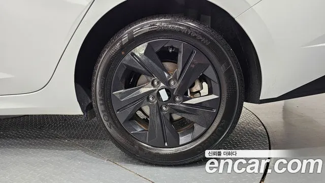 Hyundai AVANTE Avante (CN7) — Фото автомобиля 20