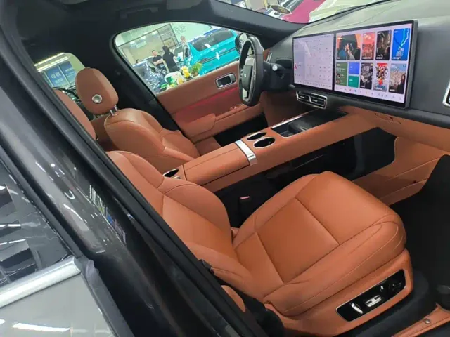 Li Auto L8 — Фото автомобиля 24