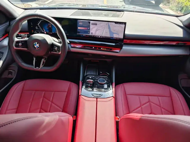 BMW 5 Series — Фото автомобиля 11
