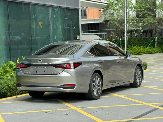 Lexus ES — Фото автомобиля 7