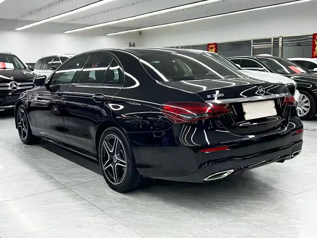 Mercedes-Benz E-Class — Фото автомобиля 4