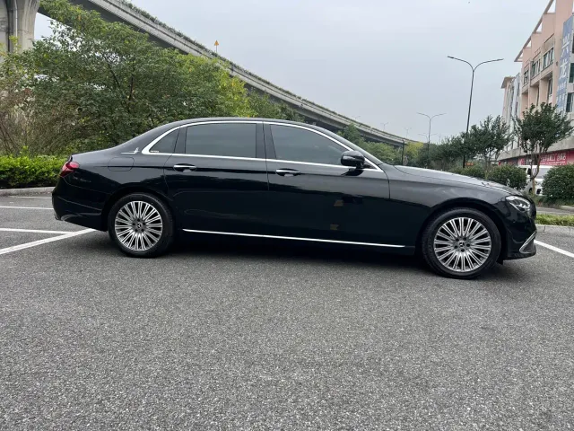Mercedes-Benz E-Class — Фото автомобиля 4