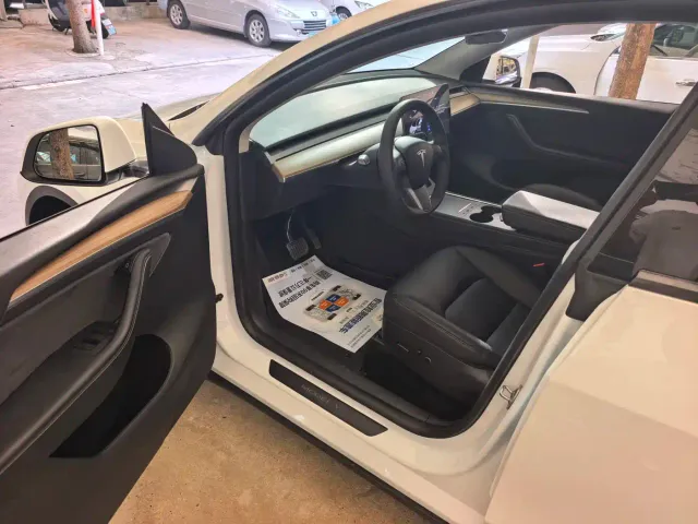 Tesla Model Y 2022 Facelift Rear-Wheel Drive Version — Фото автомобиля 4