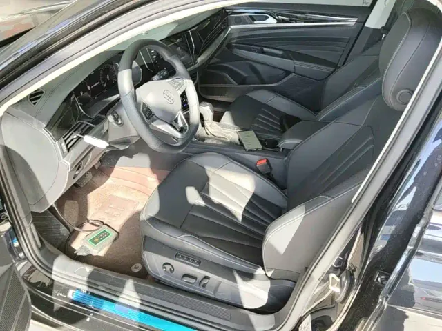 Volkswagen Passat — Фото автомобиля 14