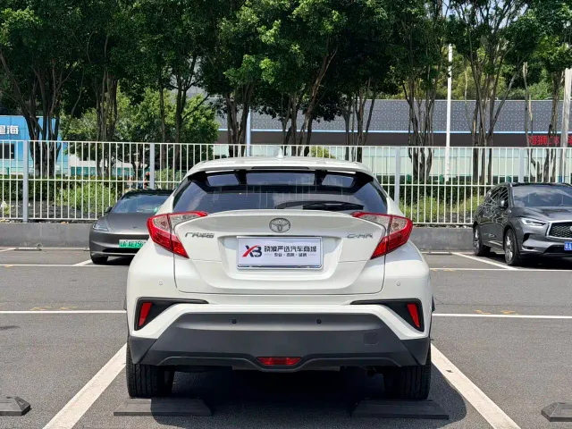 Toyota C-HR — Фото автомобиля 5