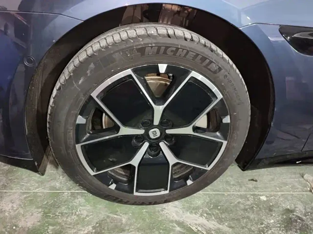Xiaomi SU7 — Фото автомобиля 22