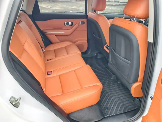 Leapmotor C10 — Фото автомобиля 13