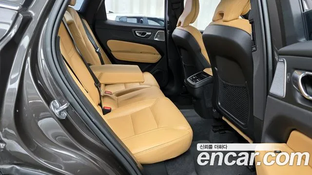 Вольво XC60 — Фото автомобиля 12