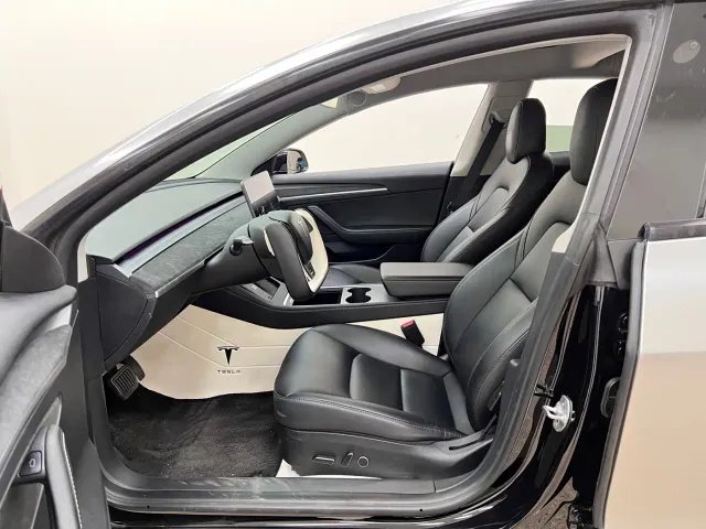 Tesla Model 3 — Фото автомобиля 16
