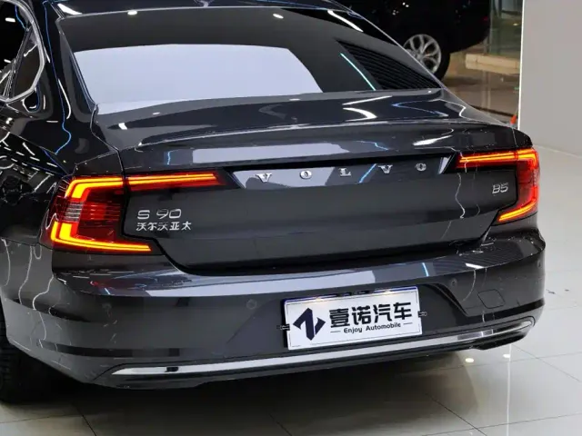 Volvo S90 — Фото автомобиля 6