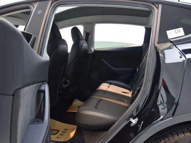 Tesla Model Y — Фото автомобиля 6