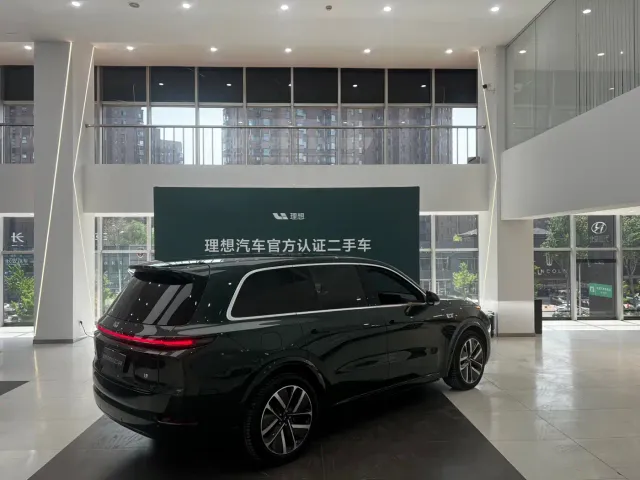 Li Auto L9 — Фото автомобиля 9