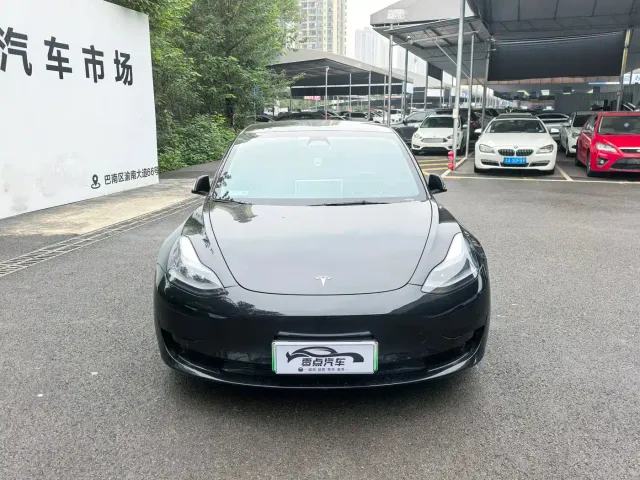 Tesla Model 3 — Фото автомобиля 2