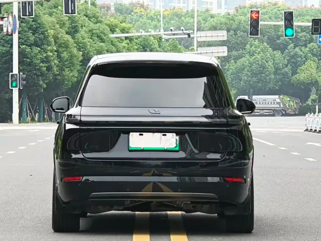 Li Auto L9 — Фото автомобиля 14