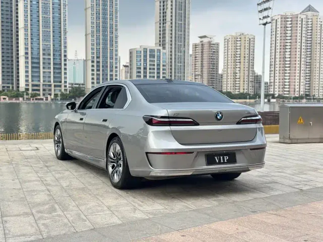 BMW BMW i7 2023 eDrive50L Leading M Sport Package — Фото автомобиля 7