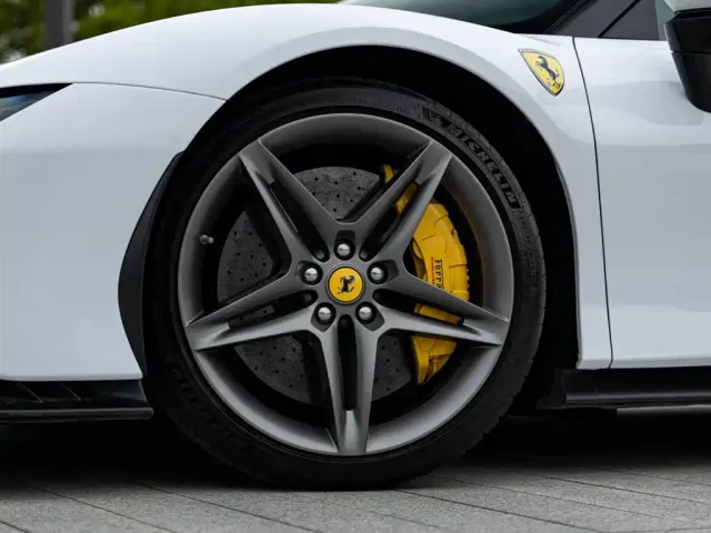 Ferrari SF90 — Фото автомобиля 8