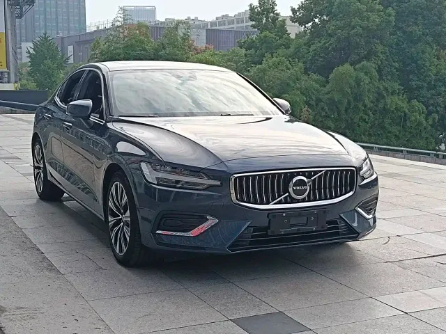Volvo S60 — Фото автомобиля 3