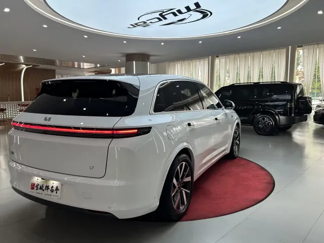 Li Auto L7 — Фото автомобиля 4