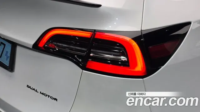 Tesla Model Y — Фото автомобиля 8