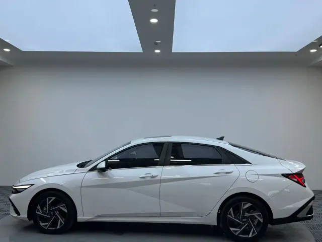Hyundai Elantra — Фото автомобиля 4