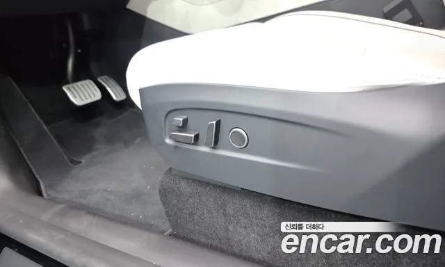 Tesla Model Y — Фото автомобиля 25