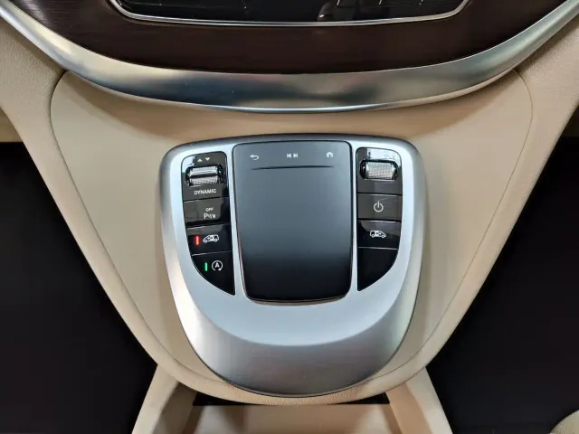 Mercedes-Benz V-Class — Фото автомобиля 14