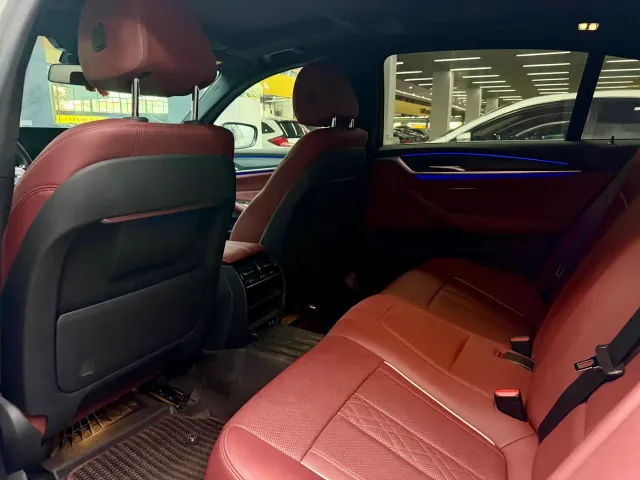 BMW 5 Series — Фото автомобиля 11