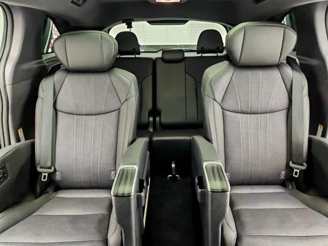 Toyota Sienna — Фото автомобиля 7