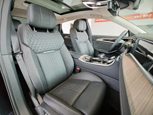 Hongqi H9 — Фото автомобиля 11