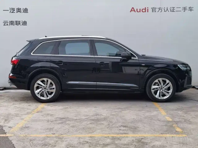 Audi Audi Q7 2023 45 TFSI quattro S line Sport — Фото автомобиля 3