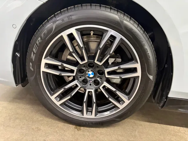BMW 5 Series — Фото автомобиля 16