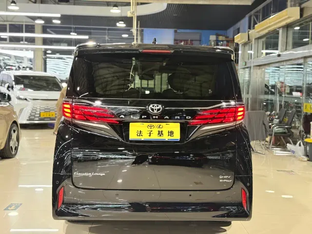 Toyota Alphard — Фото автомобиля 26