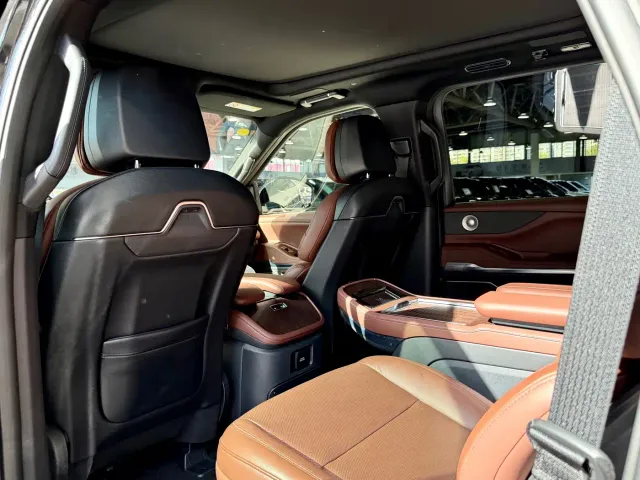 Lincoln Navigator — Фото автомобиля 22
