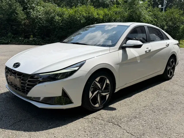Фотография автомобиля — Hyundai Elantra