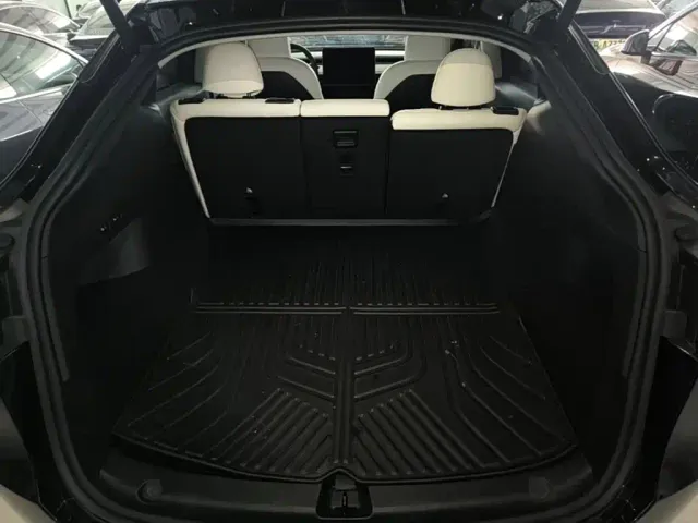 Tesla Model Y — Фото автомобиля 18