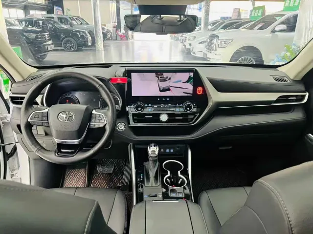 Toyota Highlander — Фото автомобиля 8