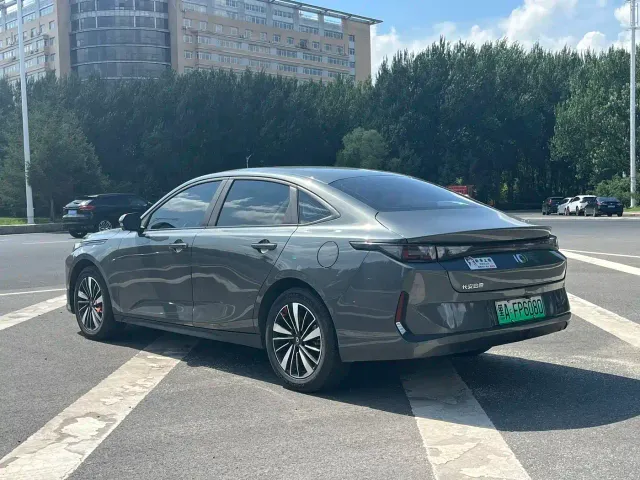 Changan Qiyuan A05 — Фото автомобиля 17