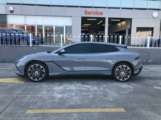 Denza Z9GT — Фото автомобиля 10
