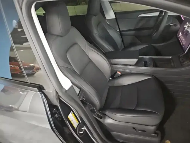 Tesla Model Y — Фото автомобиля 24