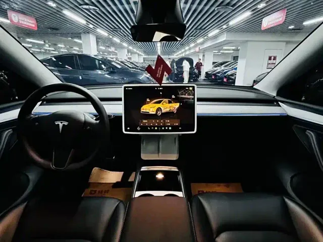 Tesla Model Y — Фото автомобиля 8