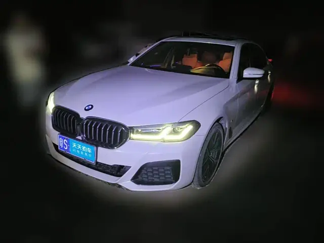 Фотография автомобиля — BMW 5 Series