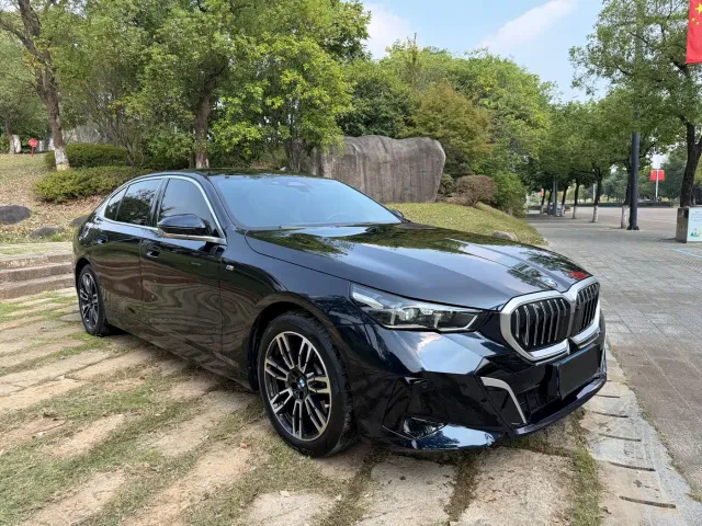 BMW 5 Series — Фото автомобиля 3