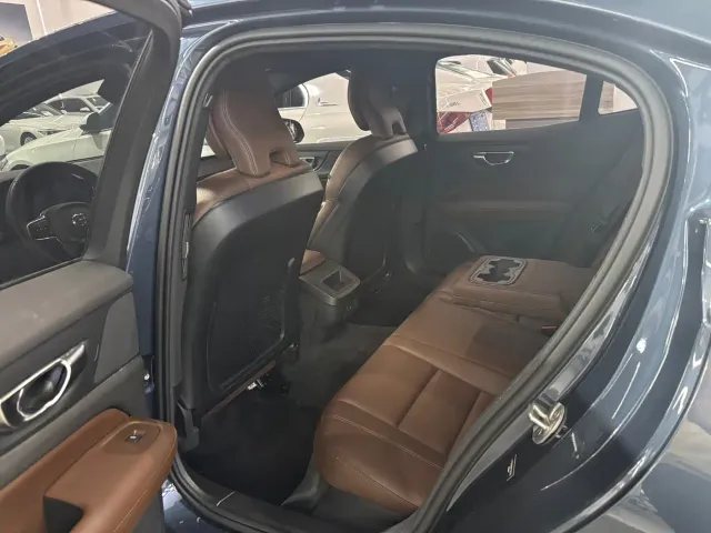 Volvo S60 — Фото автомобиля 5
