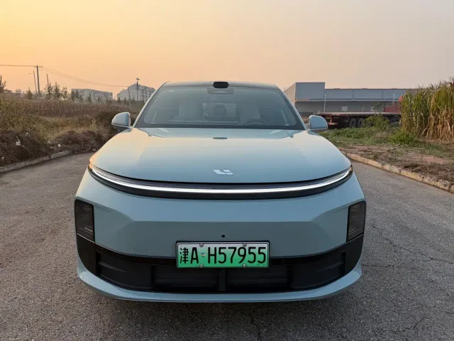 Фотография автомобиля — Li Auto L6