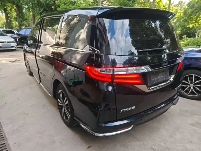 Honda Odyssey — Фото автомобиля 4