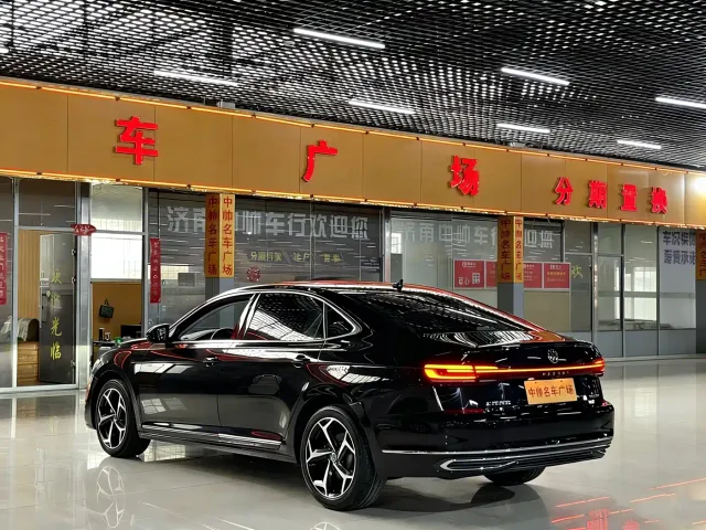 Volkswagen Passat — Фото автомобиля 6