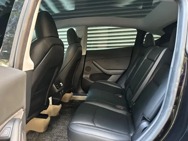 Tesla Model Y — Фото автомобиля 12