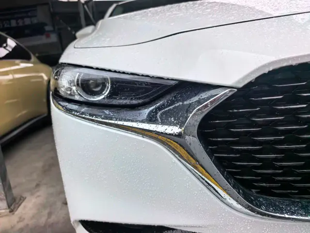 Mazda Axela — Фото автомобиля 4